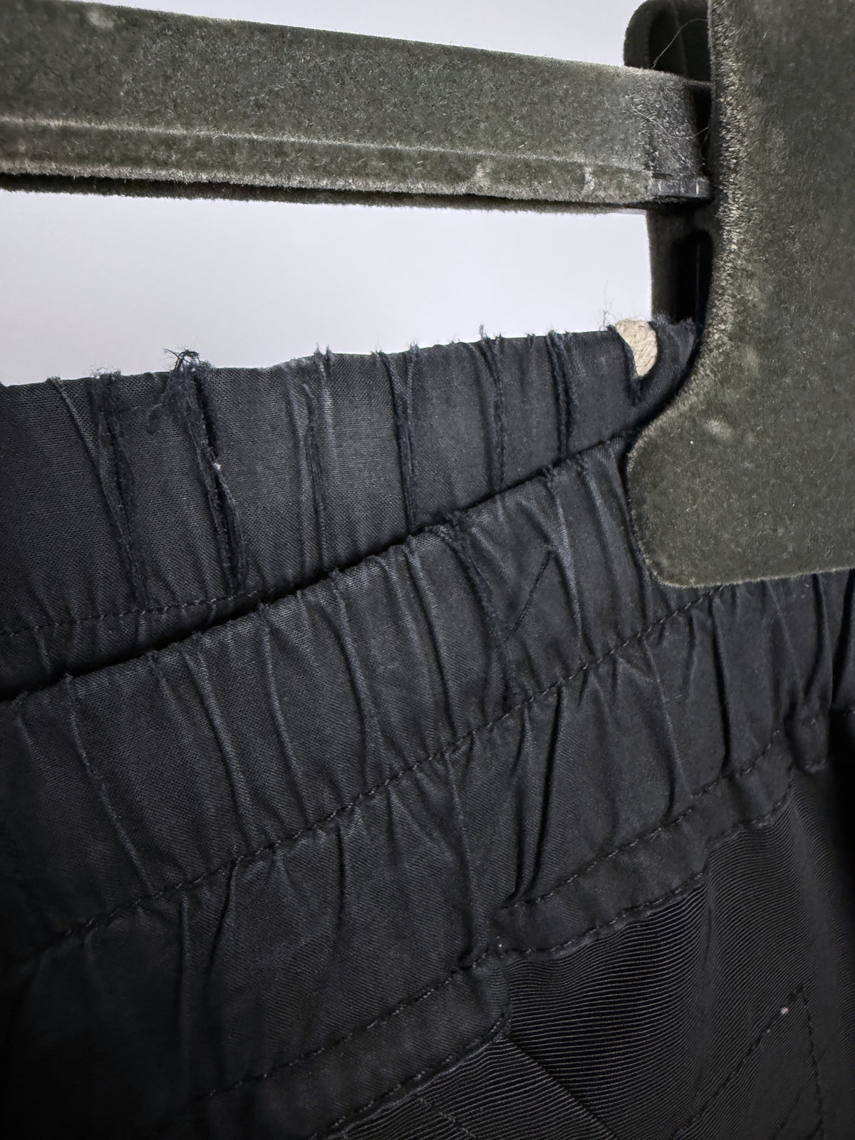 Waistband edge, construction fray
