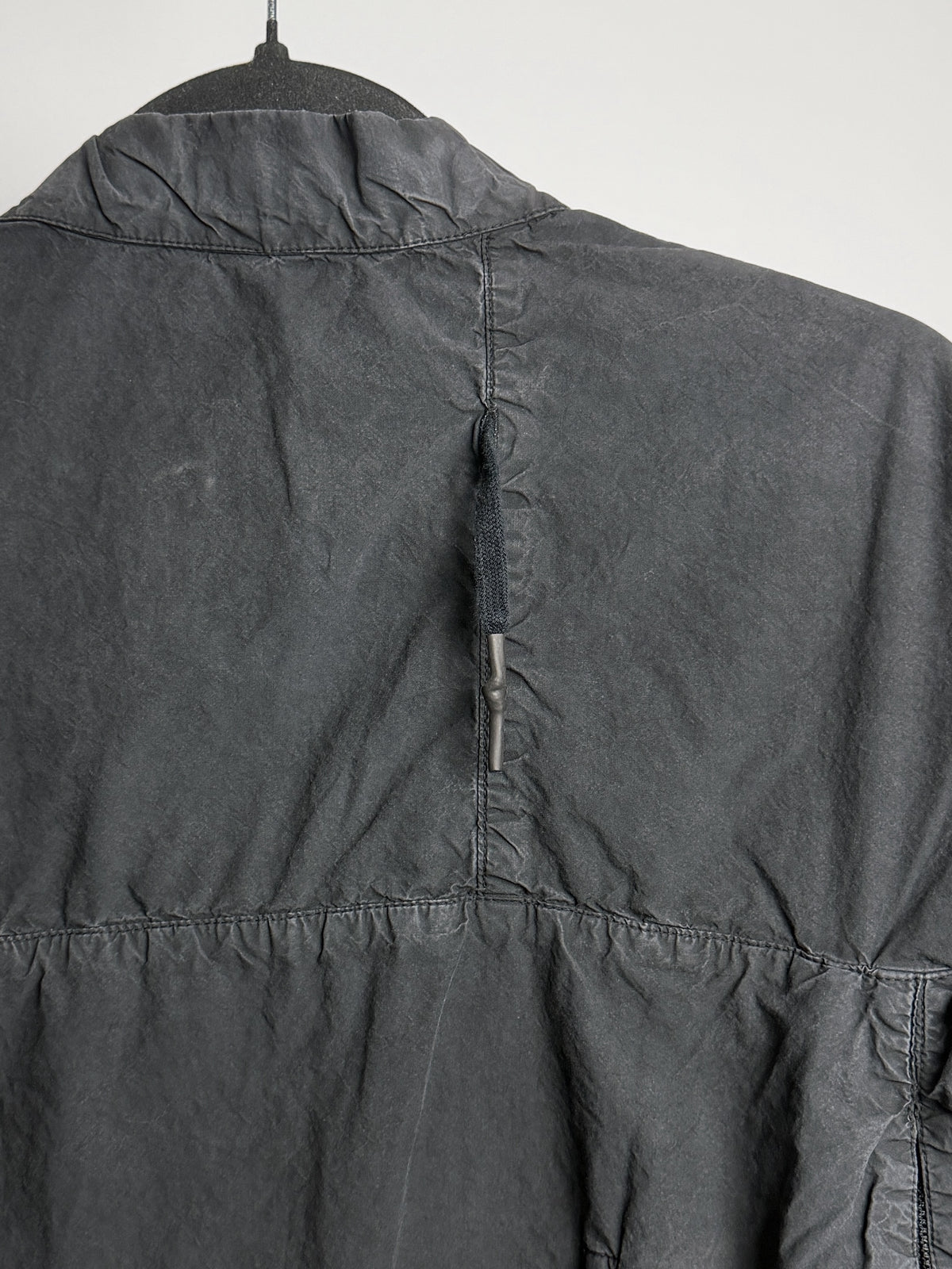 Back yoke drawcord with rubber tip