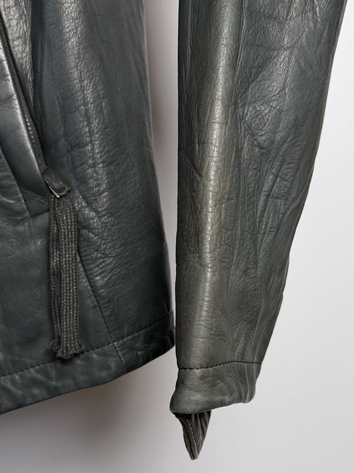 Sleeves, piece dye creasing