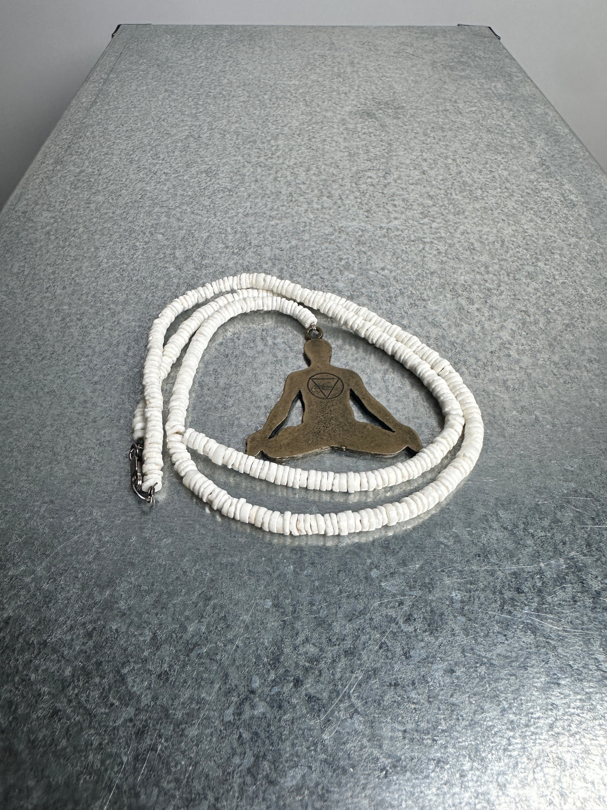 Necklace coiled, pendant reverse with the chakra yantra