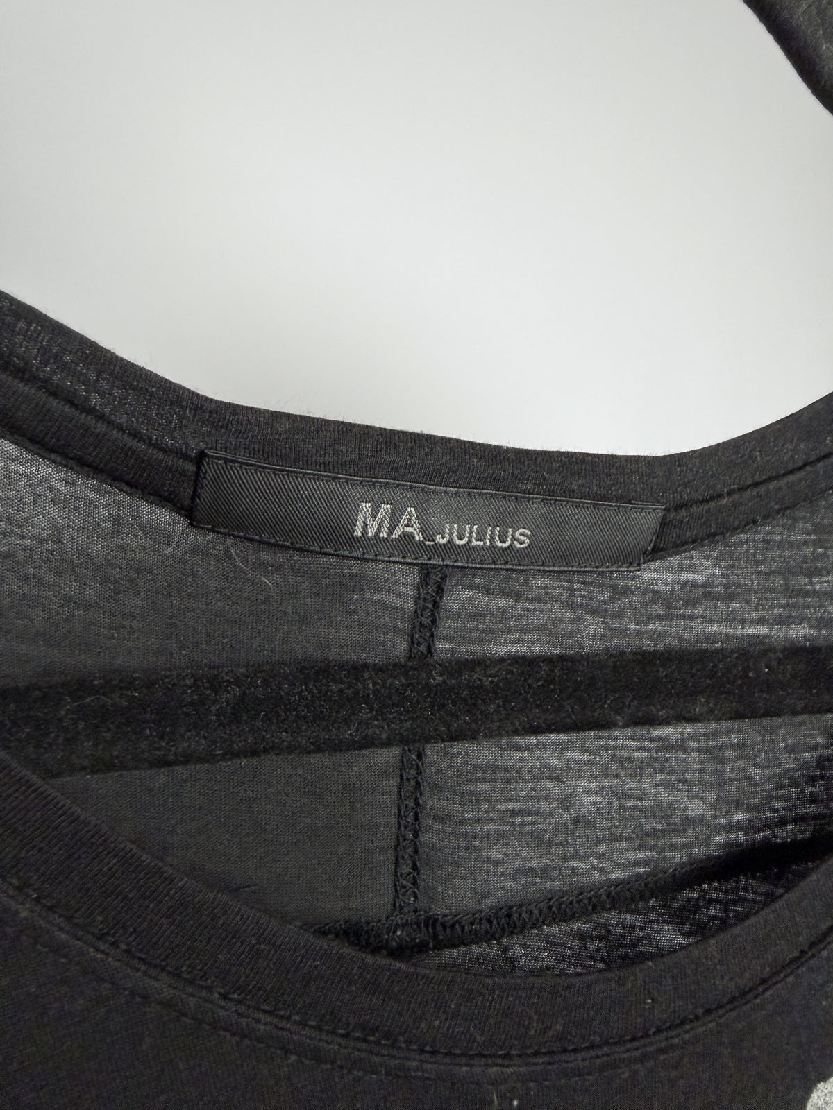 MA_JULIUS label at the neck