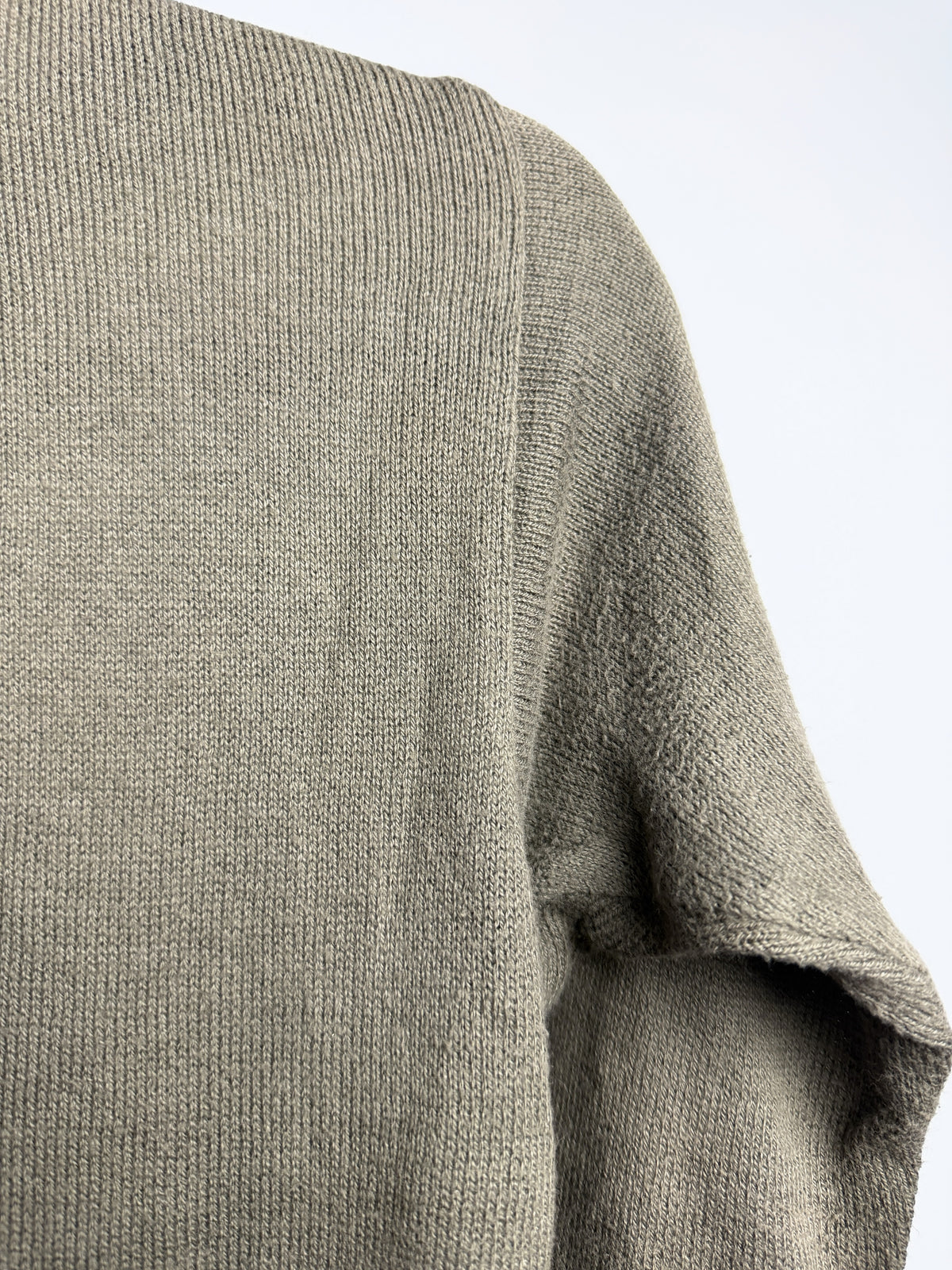 Shoulder and sleeve, knit close
