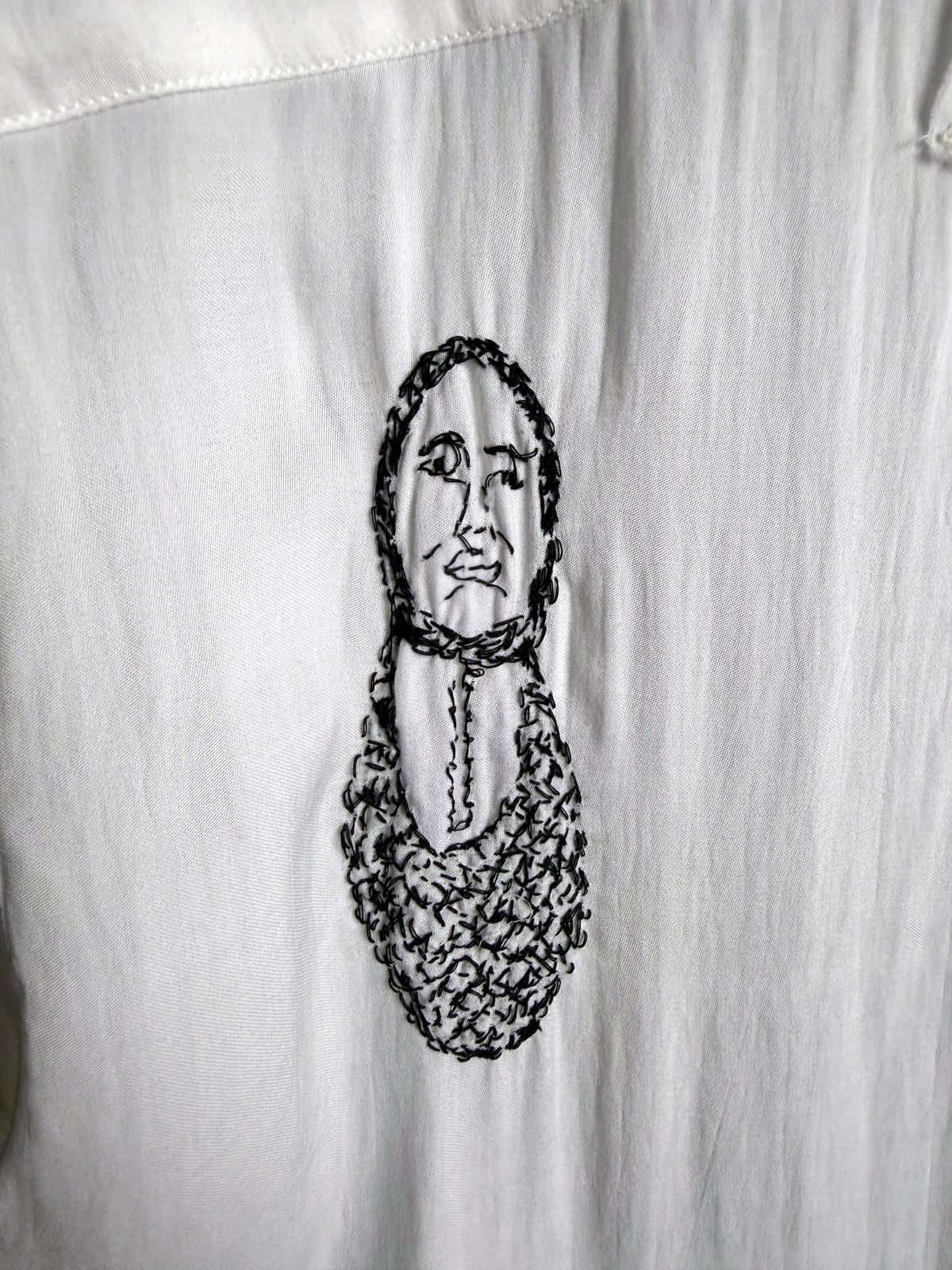 Back figure, embroidery close