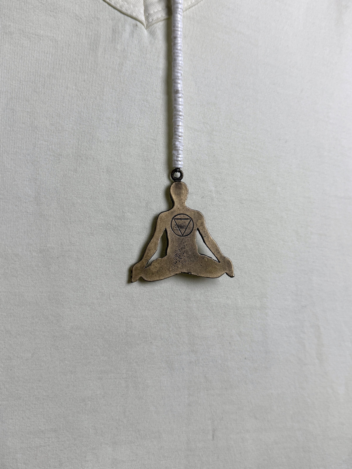 Pendant reverse against the tank, chakra yantra engraving