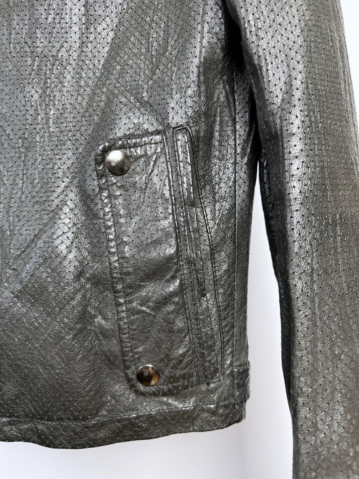 Snap-tab hip pocket