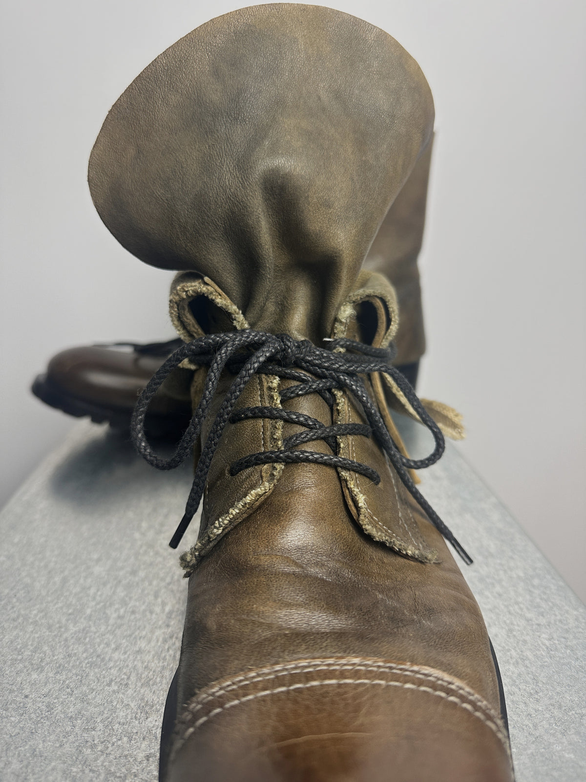 Toe and lacing from above