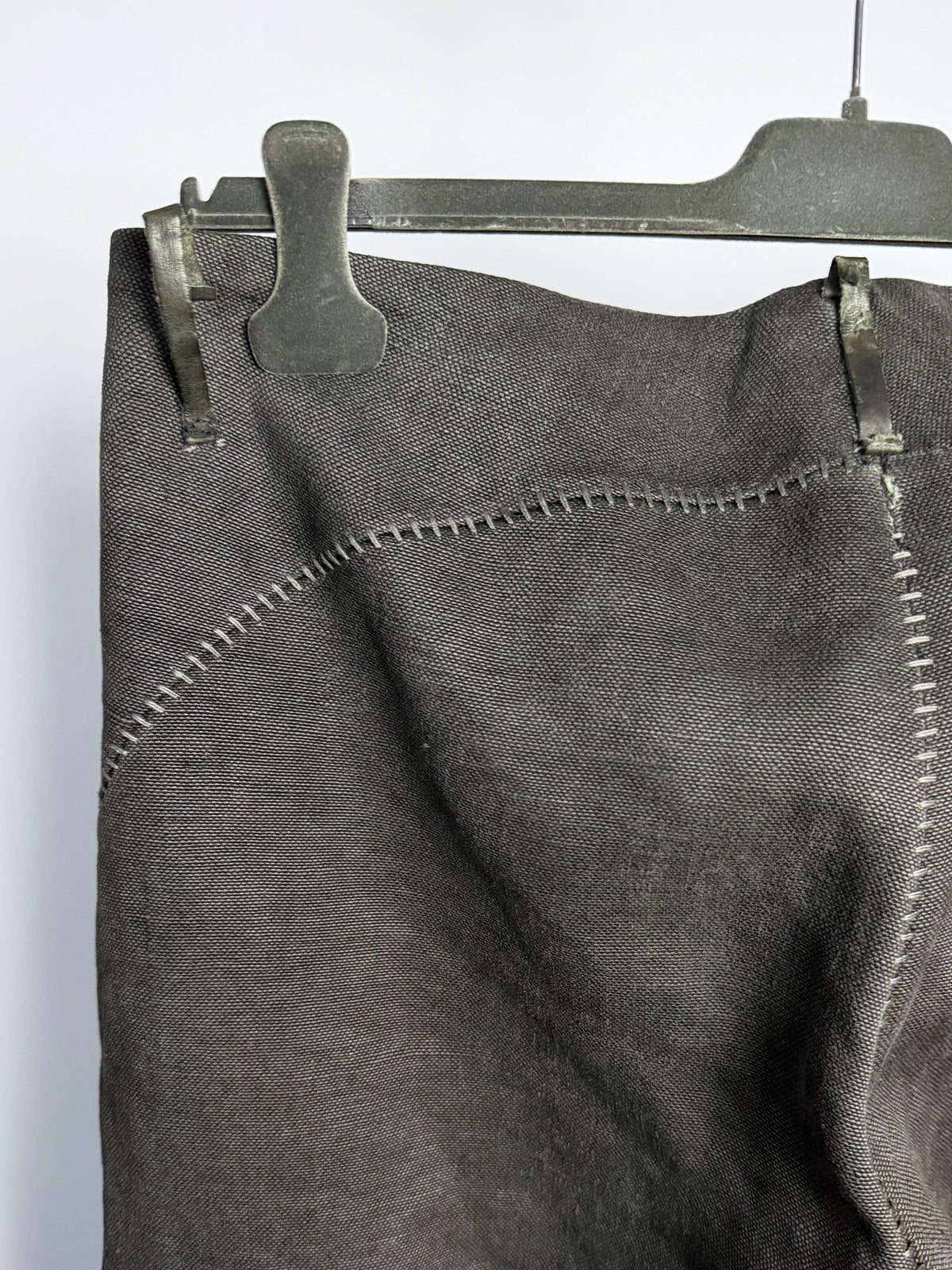 Front, pick-stitched leg seams