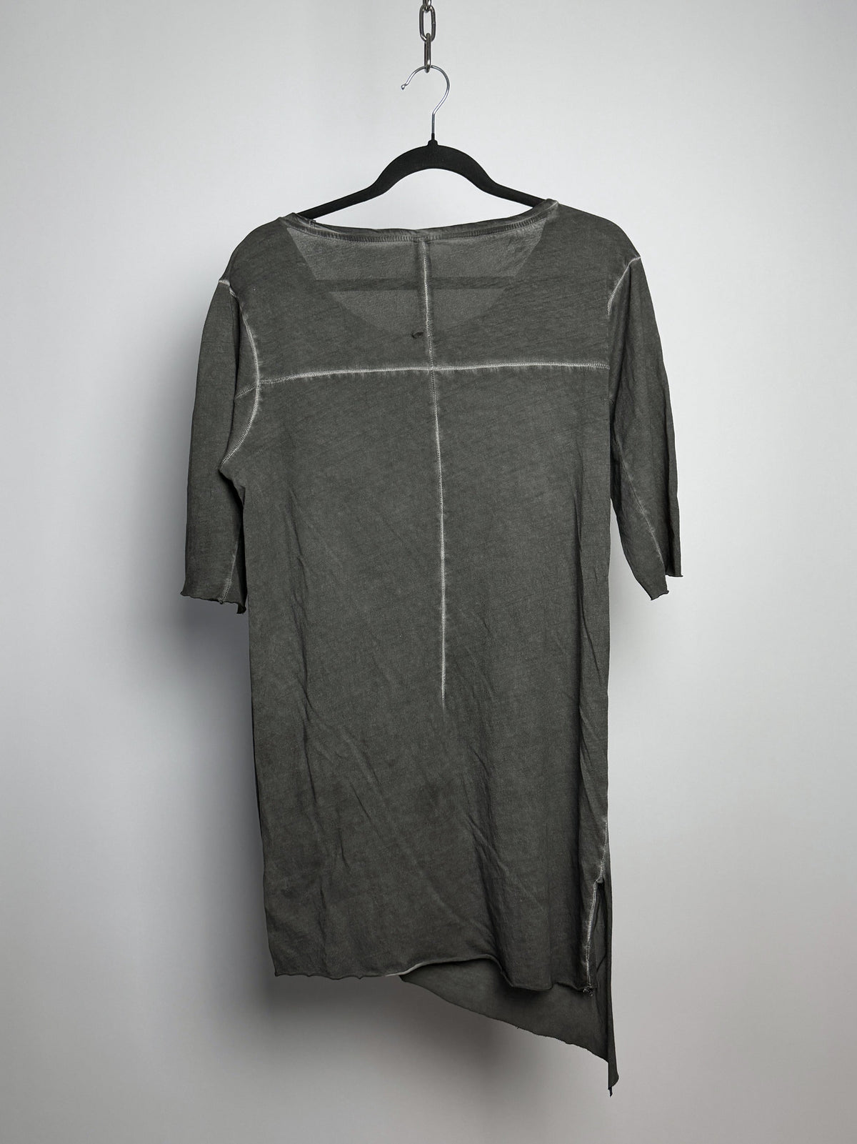 Back, pale seams crossing