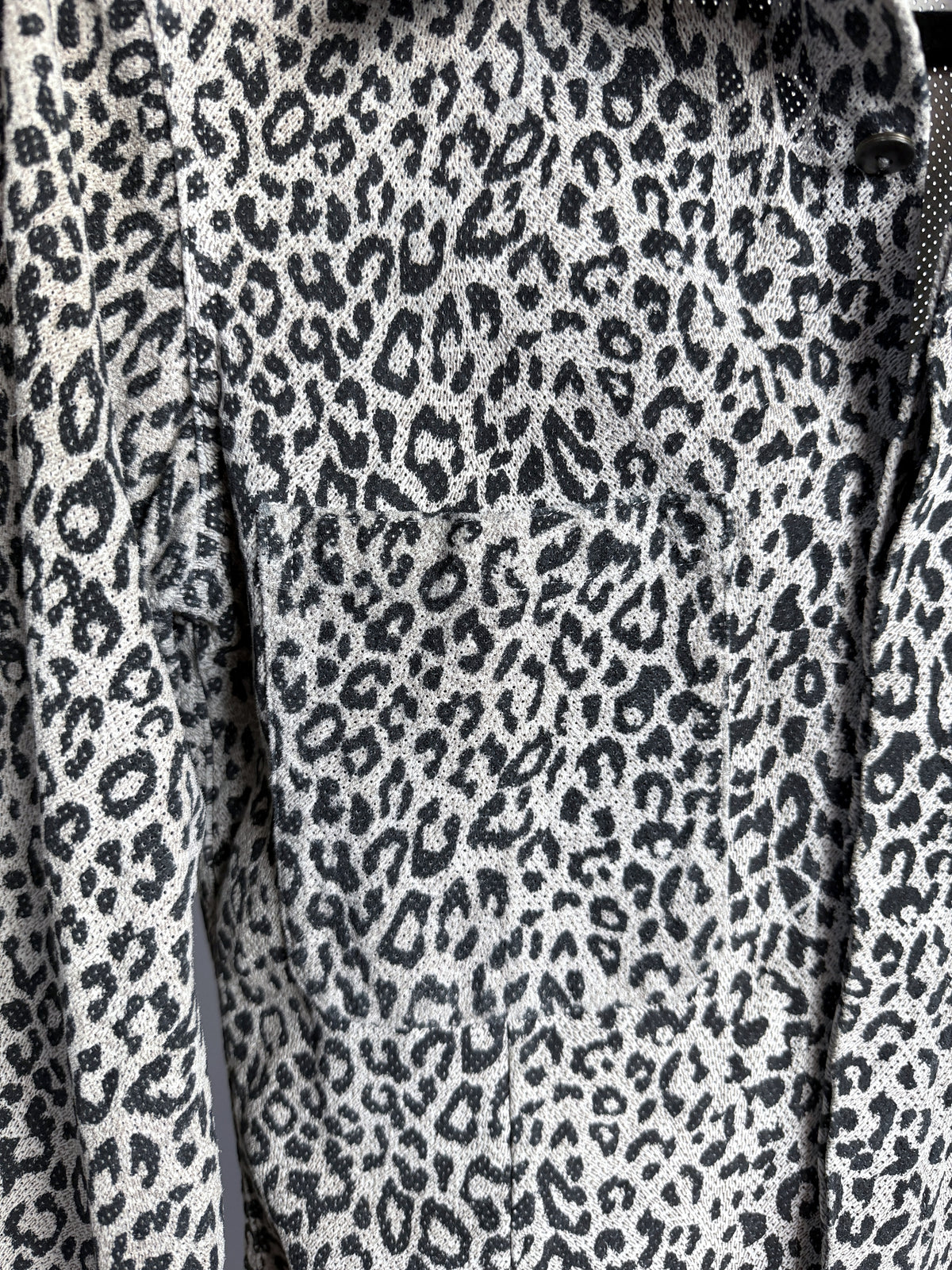 Placket and button, close