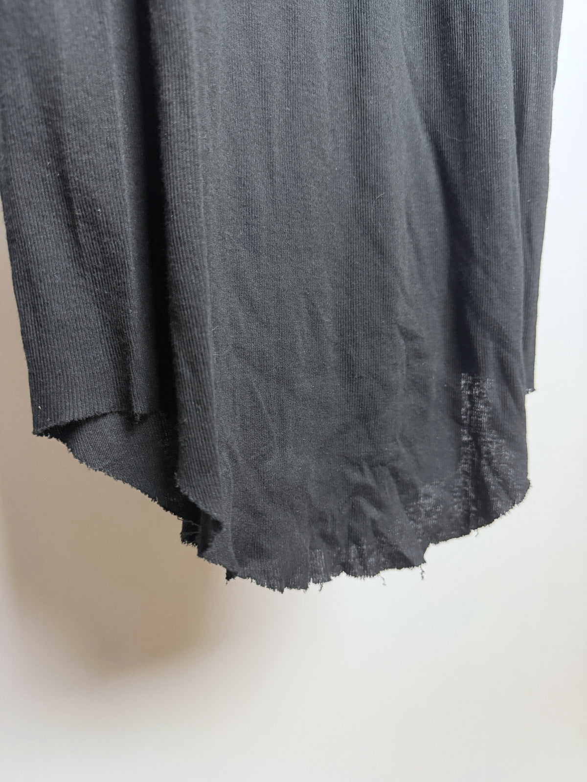 Curved raw-edge hem
