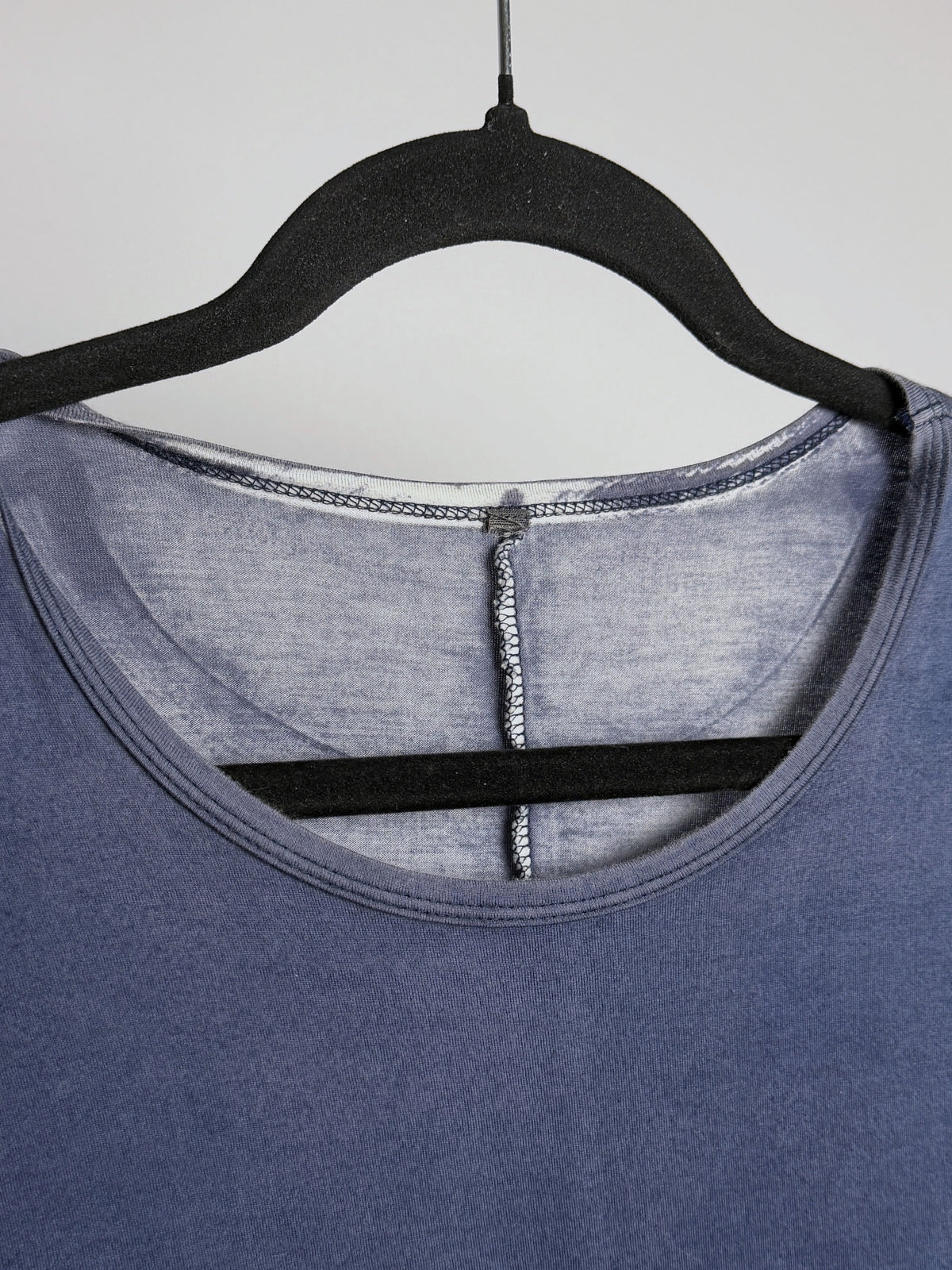 Kazuyuki Kumagai ATTACHMENT cold dyed tee, neck