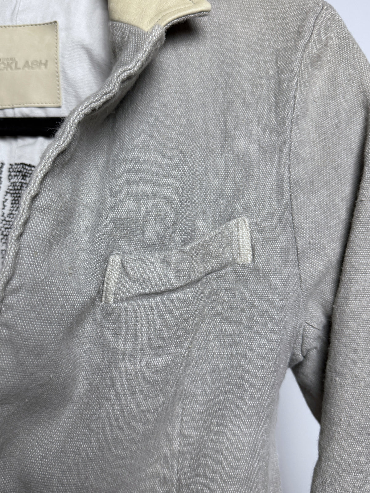 Leather under-collar and welt chest pocket