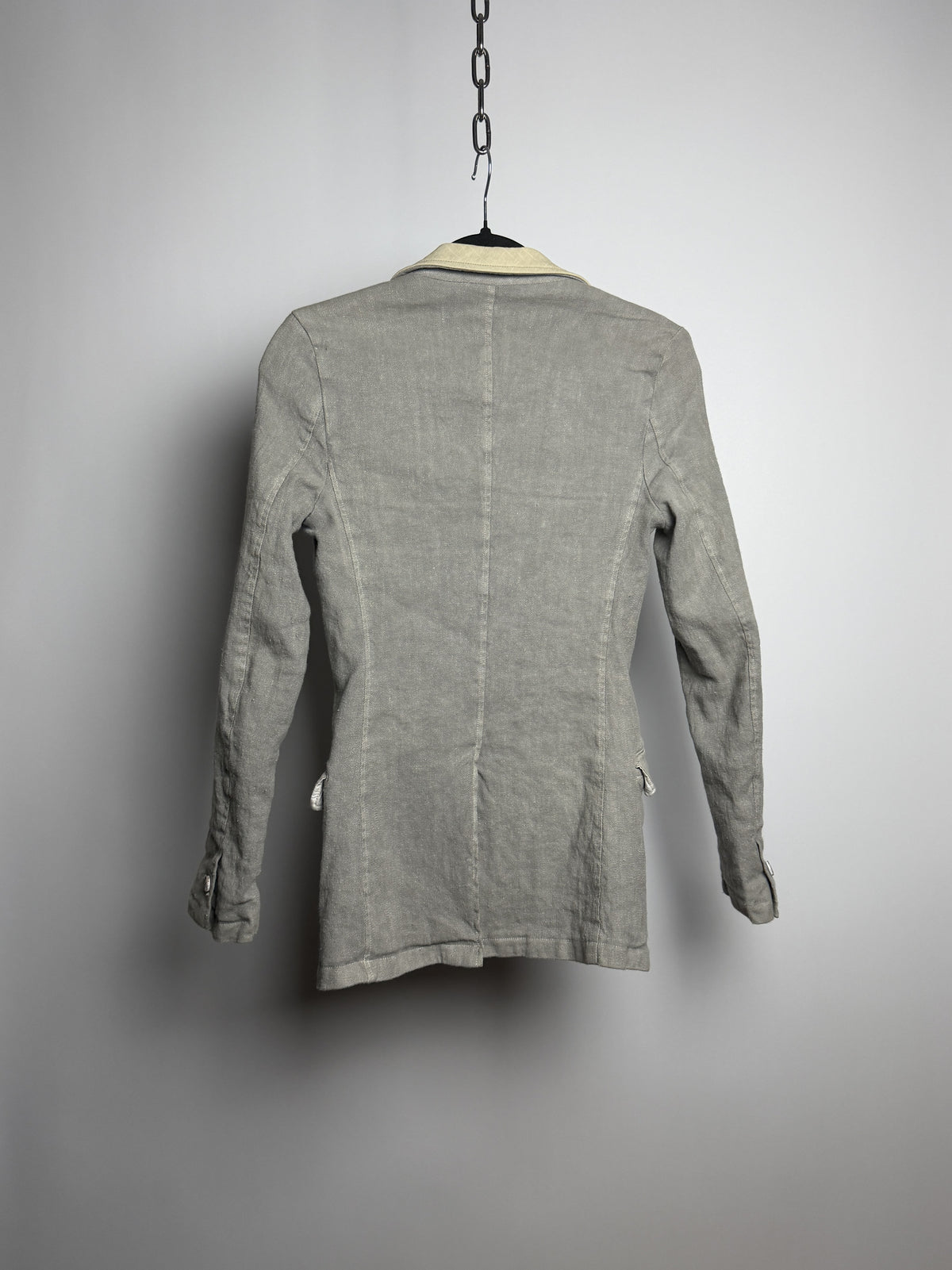 Back, leather under-collar showing