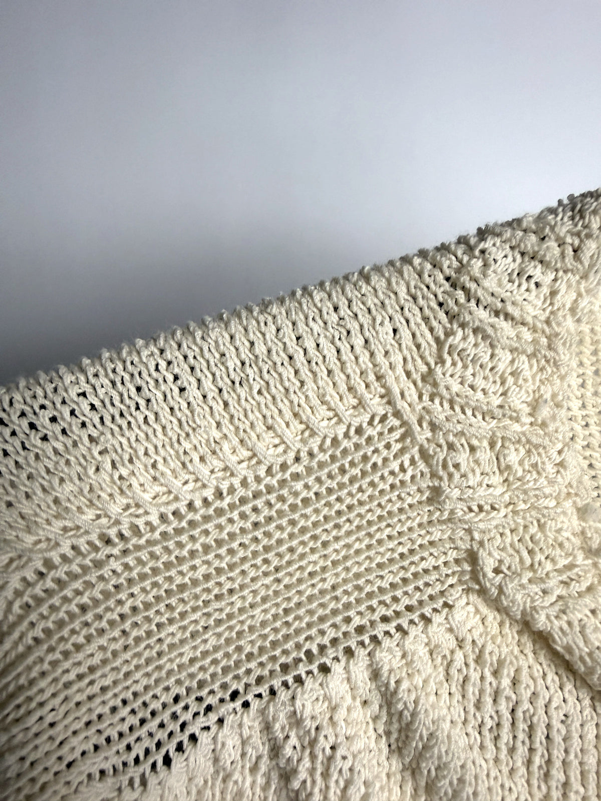 Neckline knit, close
