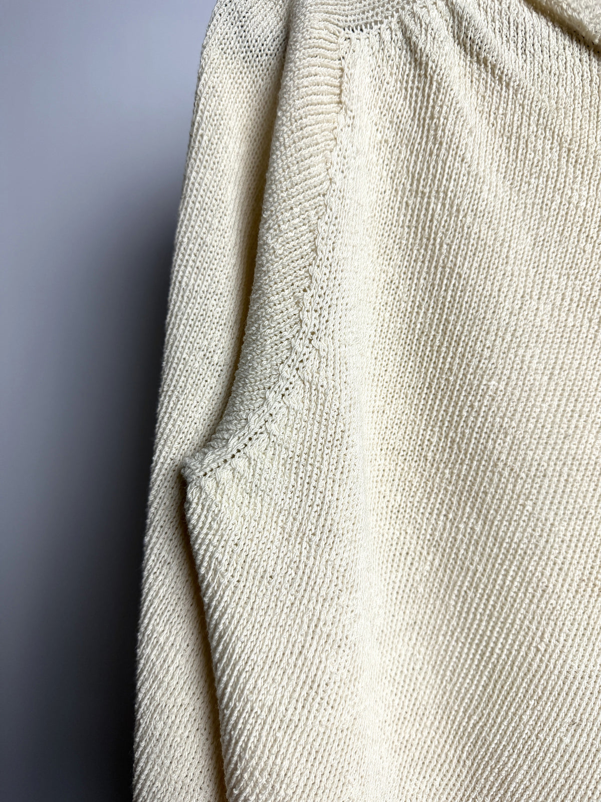 Side, running unbroken with no seam