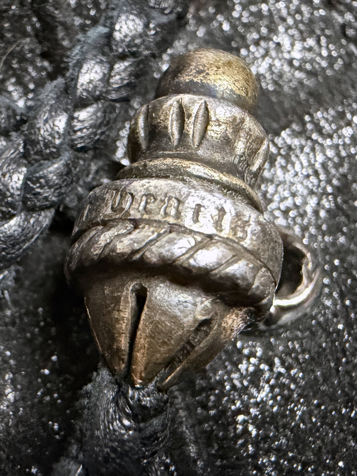Second cord tip, engraving continuing