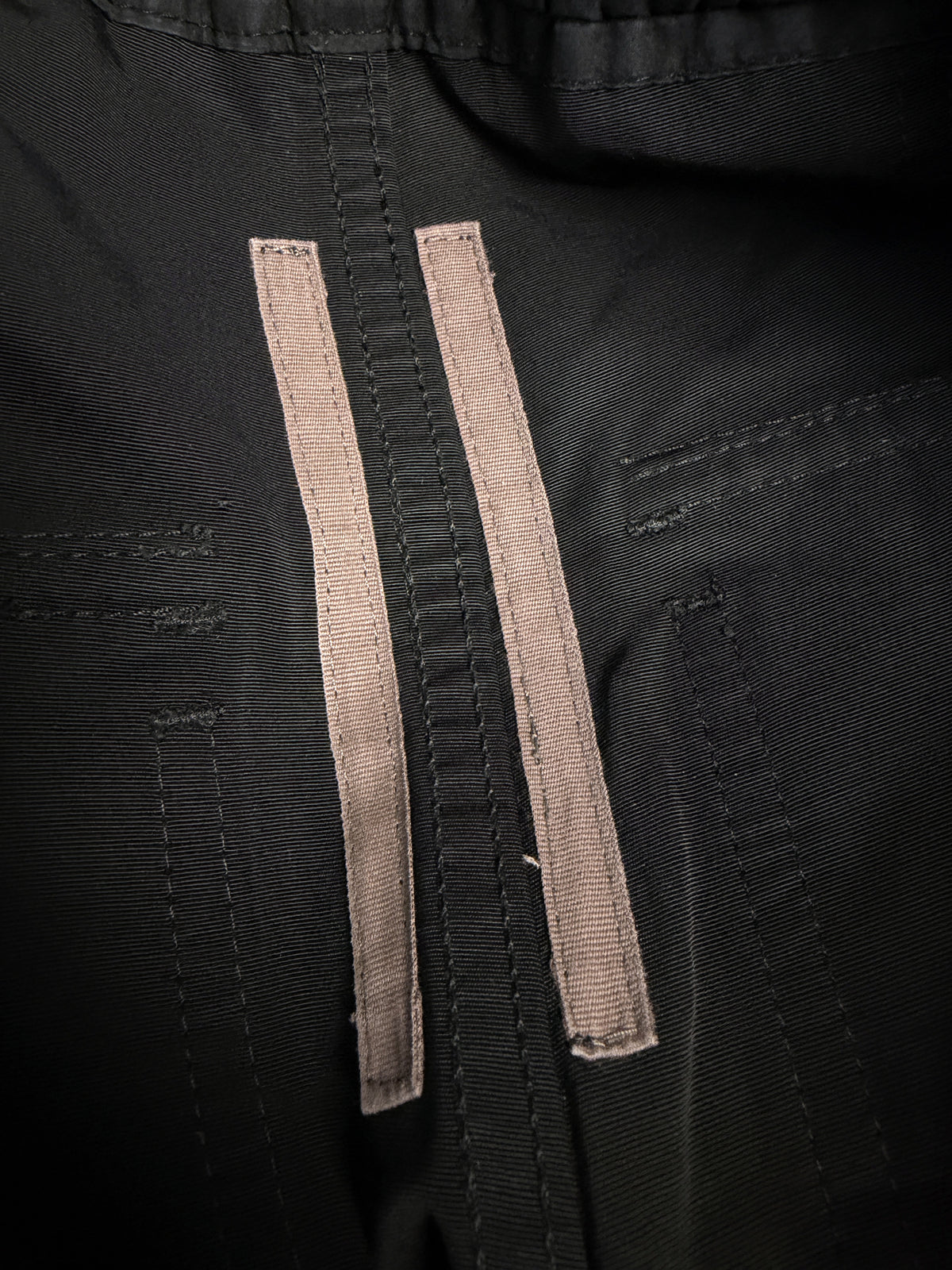 Interior, dusty pink grosgrain reinforcements