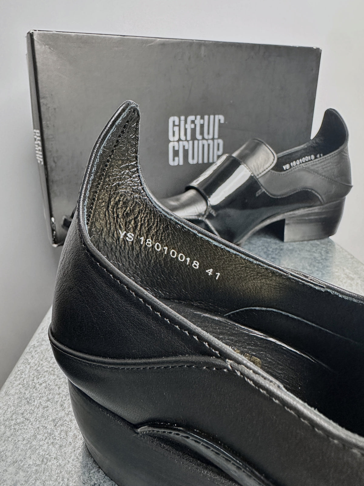 Winged heel counter, interior stamp YS 18010018 41
