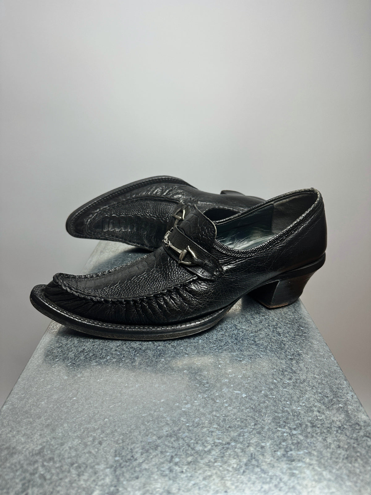 Three-quarter, pair