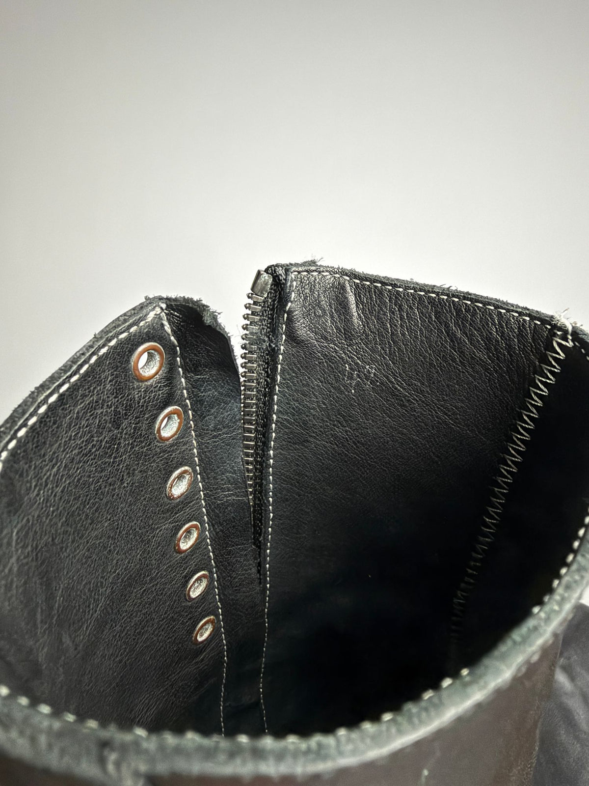 incarnation x DEVOA FWI-VMDB boots, inside the shaft