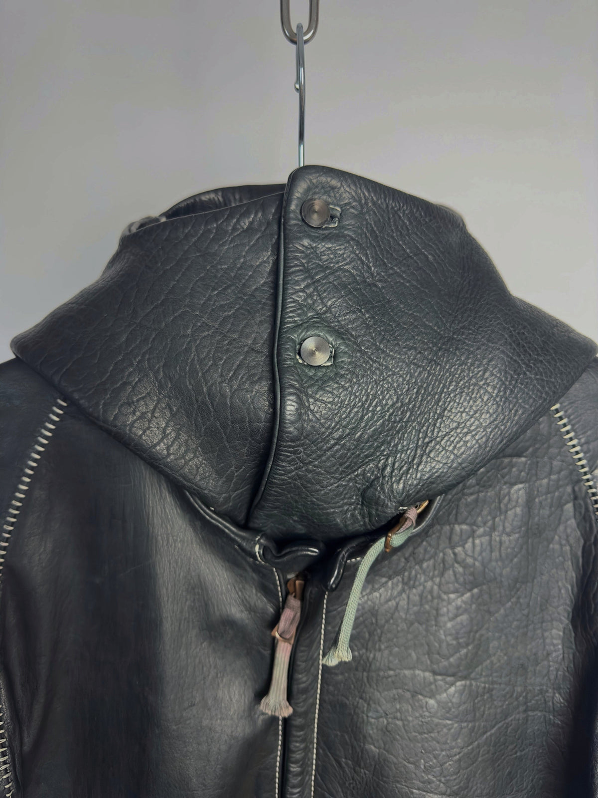 Hood attachment detail