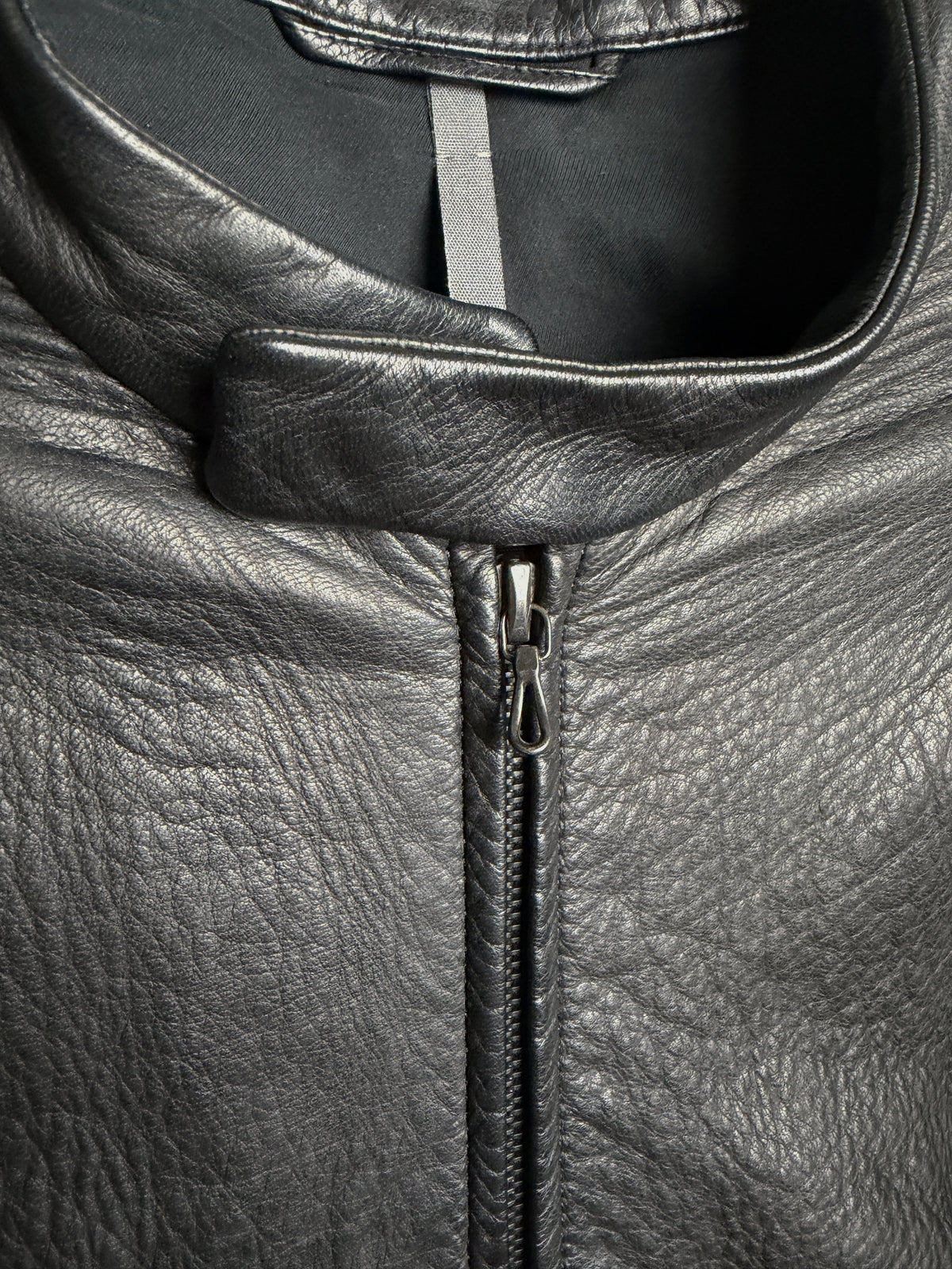 Standing collar and riri M6 zip