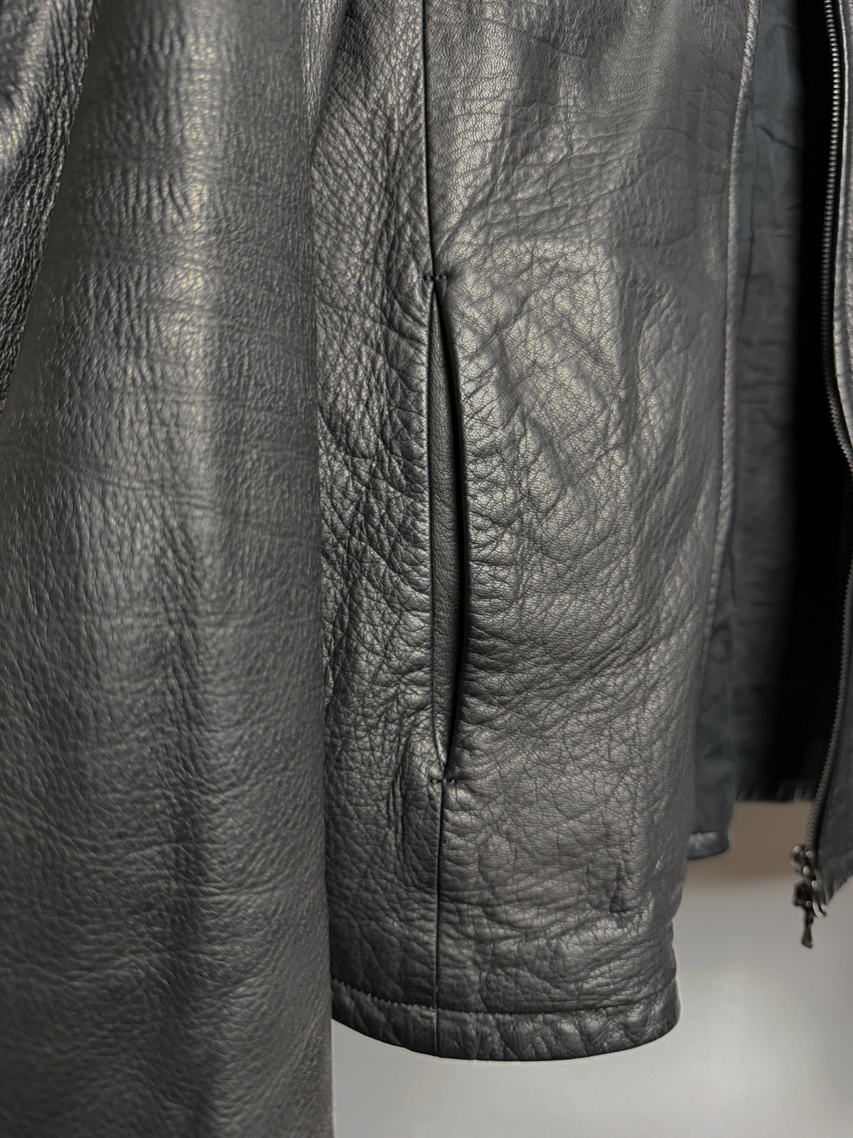 Hem and side, deerskin grain