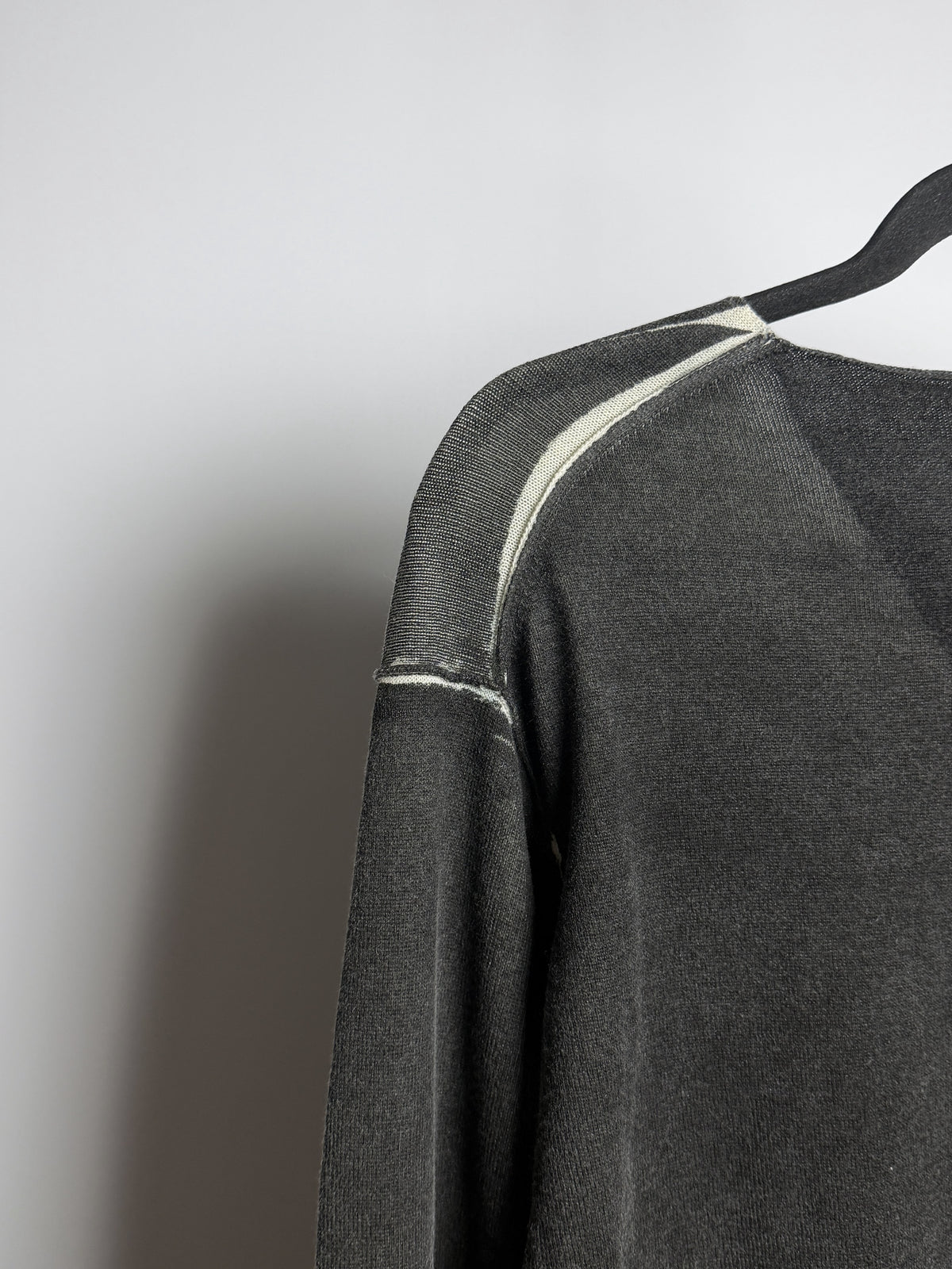 Shoulder seam, dye rubbed back