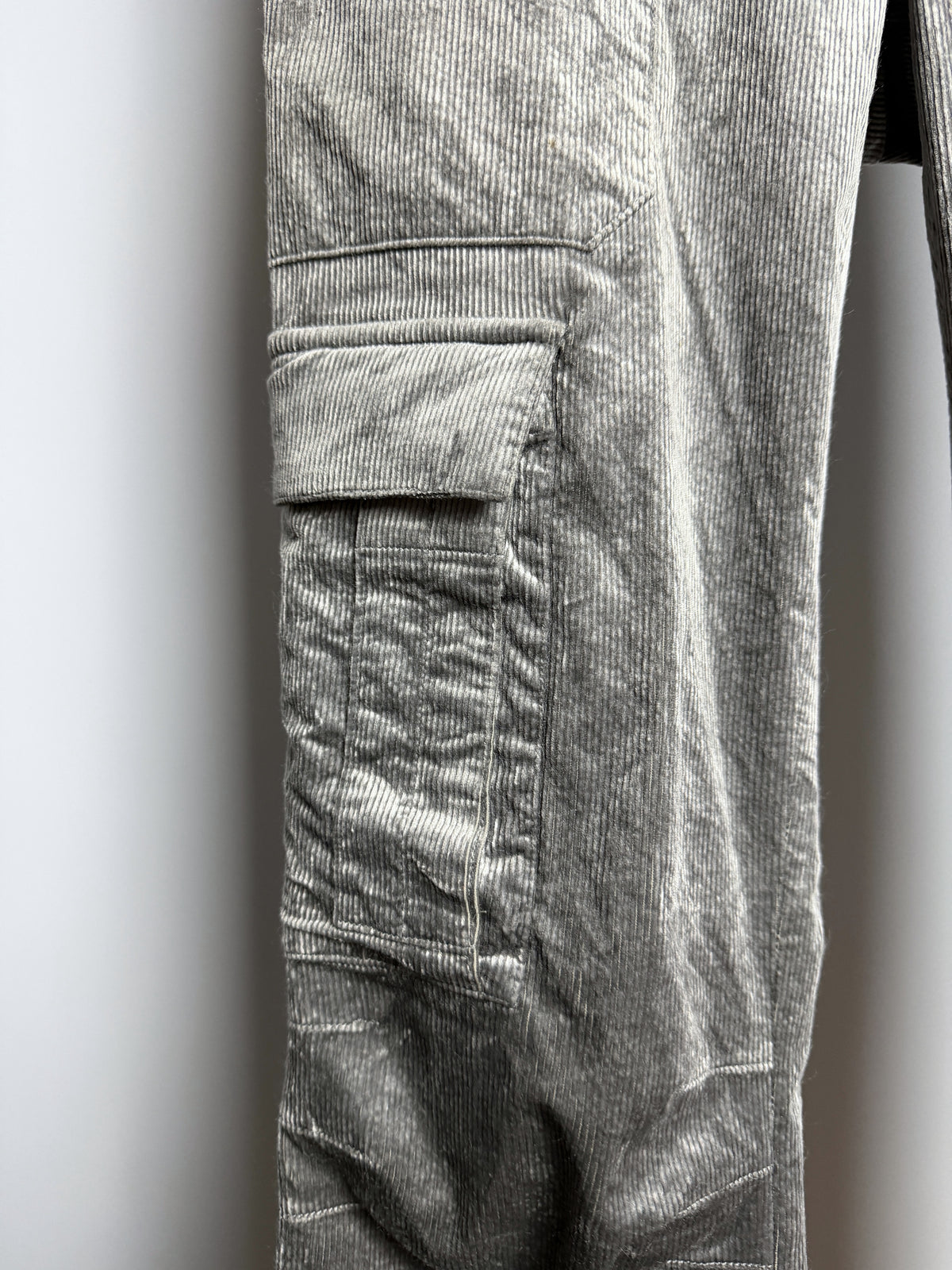 Shin zip with ring pull