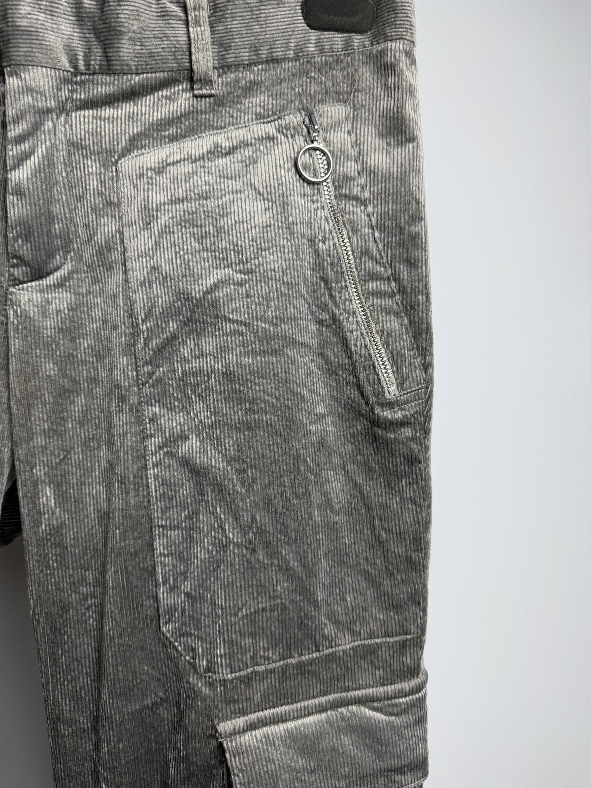 Quilted patch pocket beside the cargo