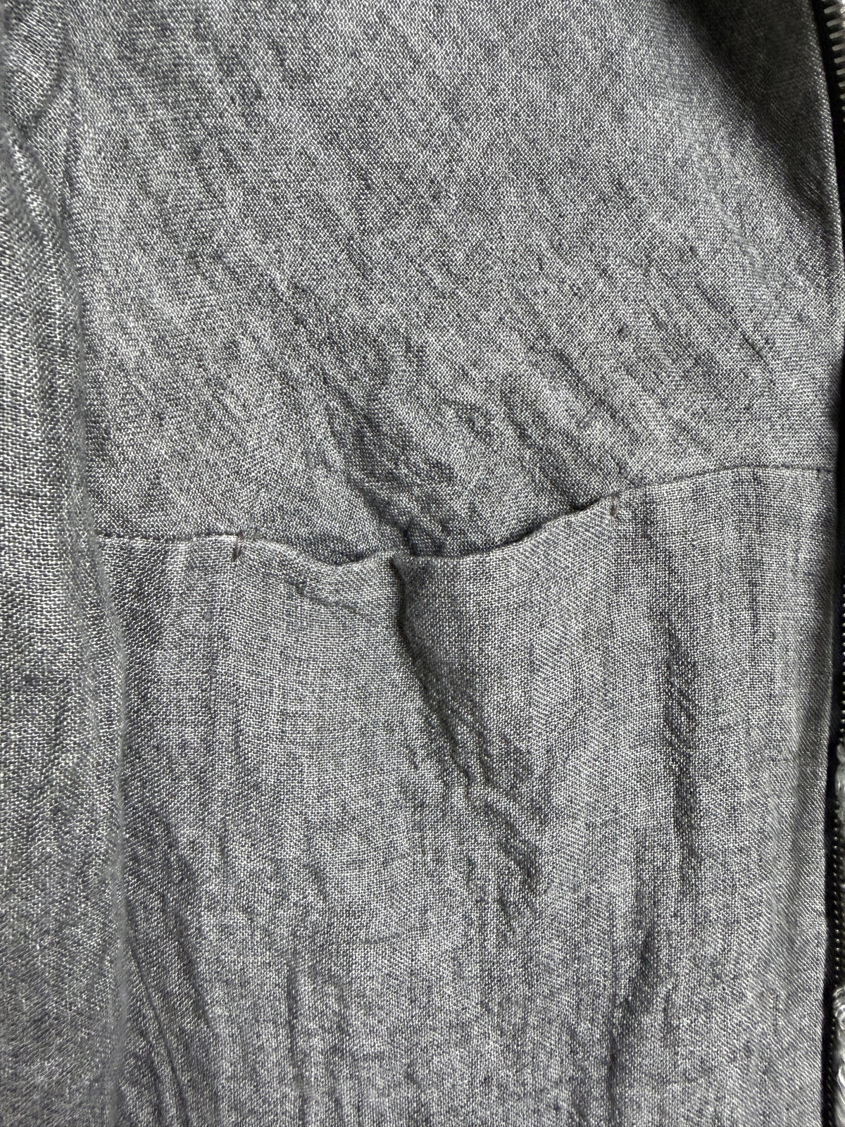 Pocket set into the curved seam