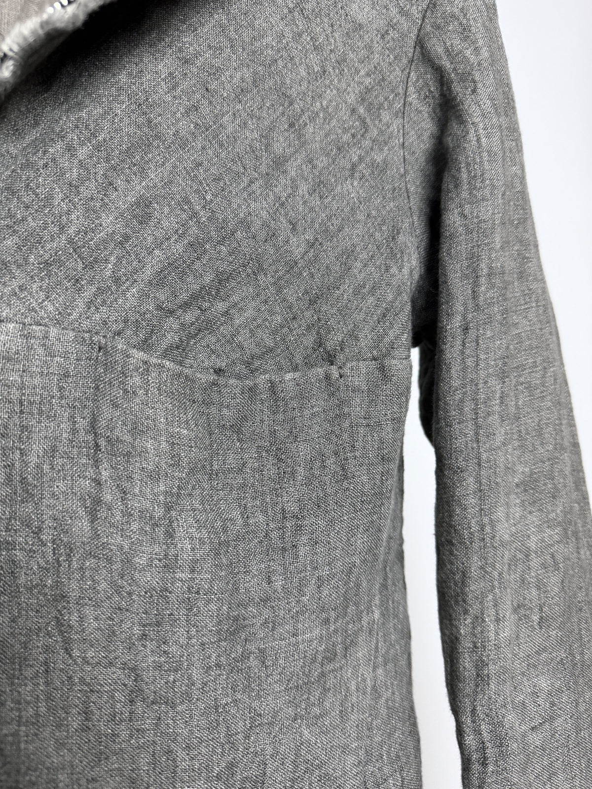 Curved chest seams