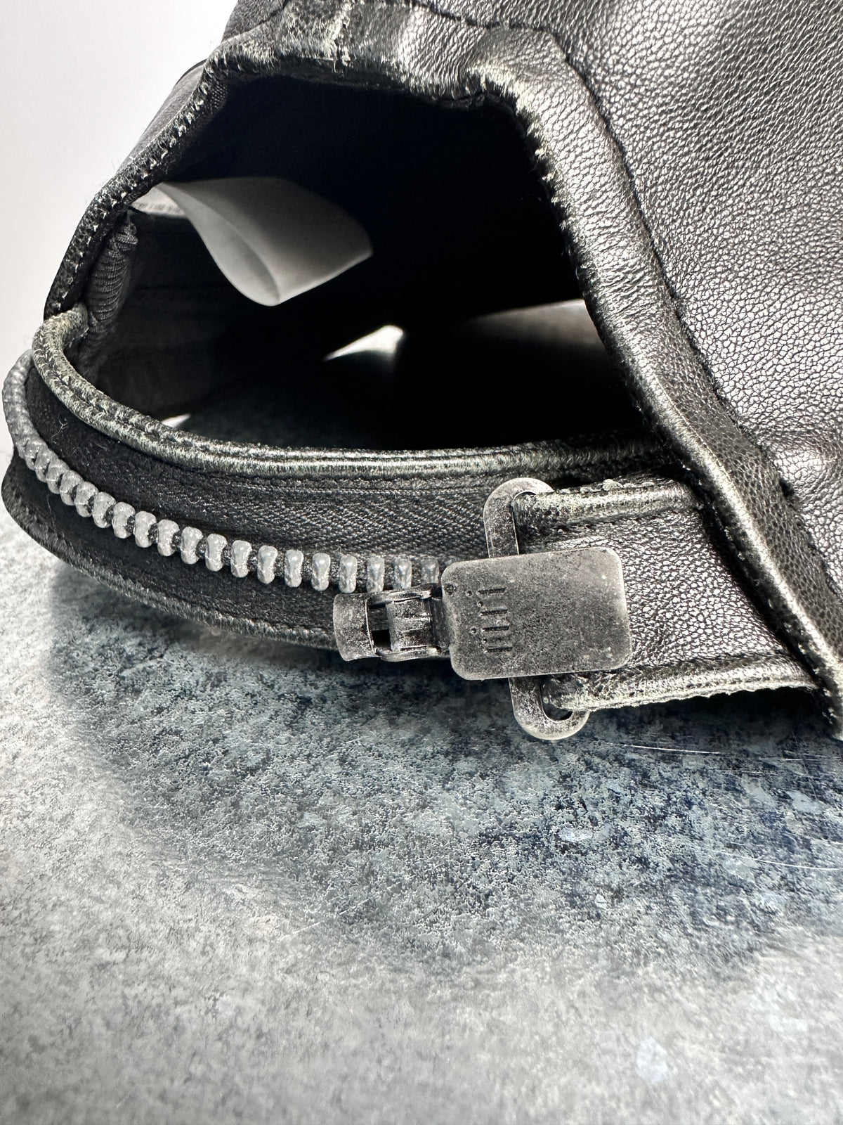 riri zip pull, macro