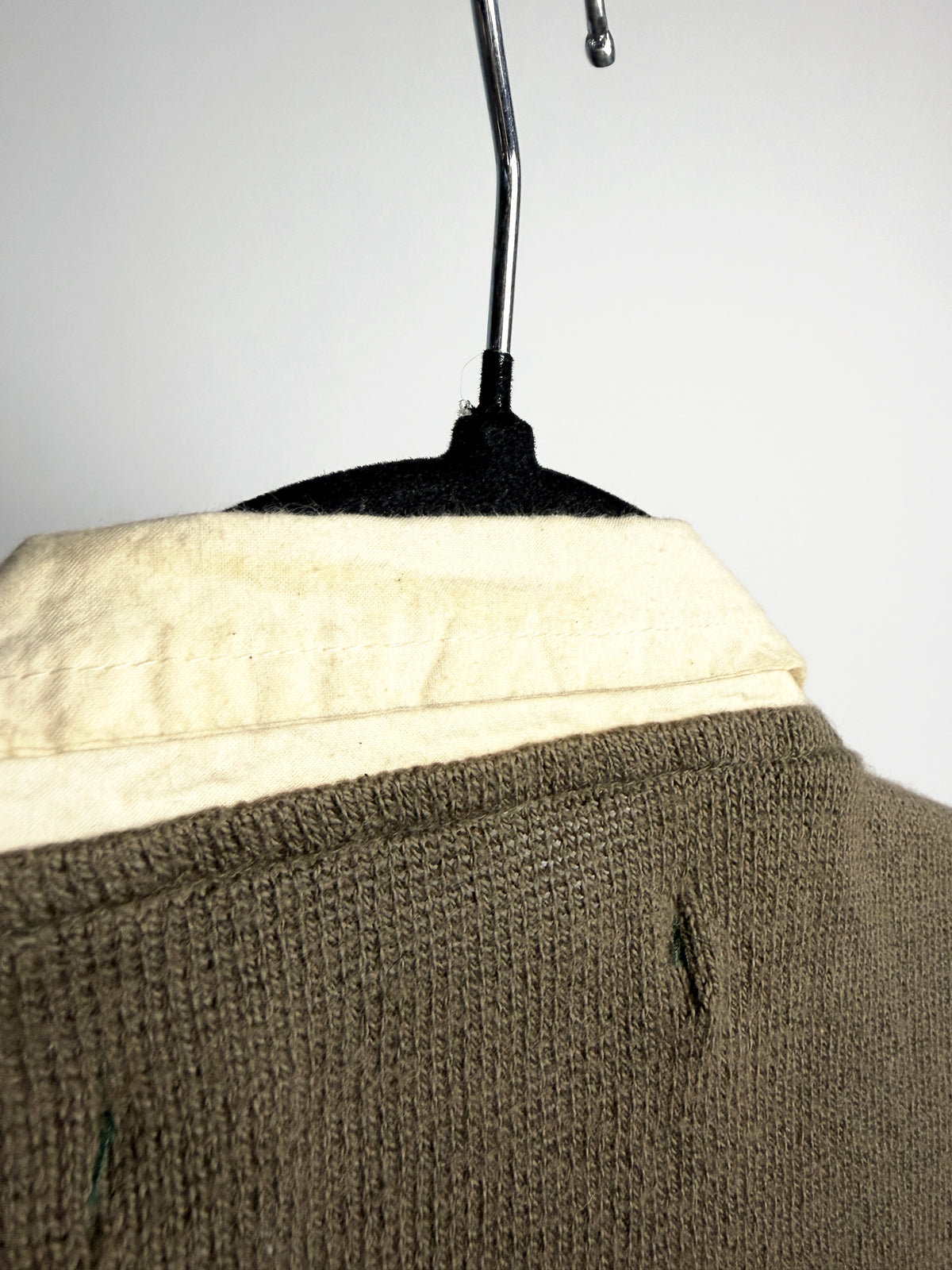 Back neck and collar seam