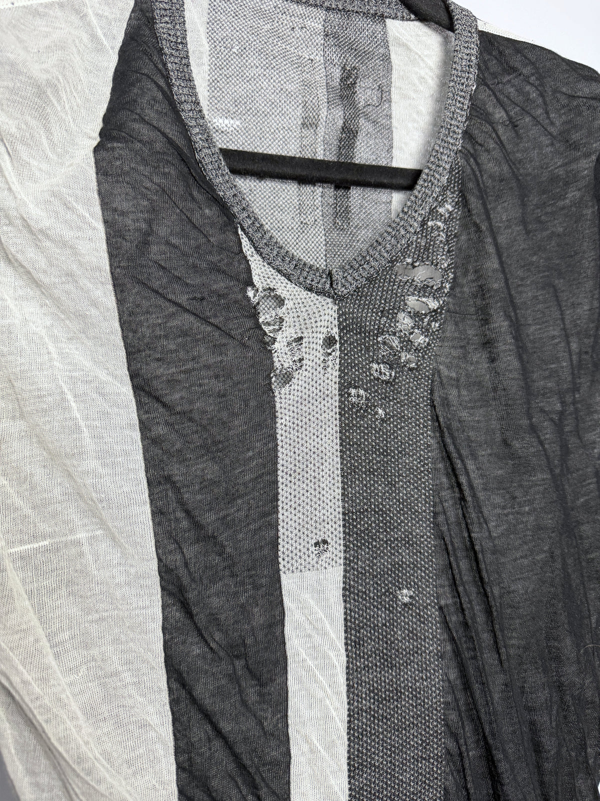 Neckline distressing on the honeycomb panels