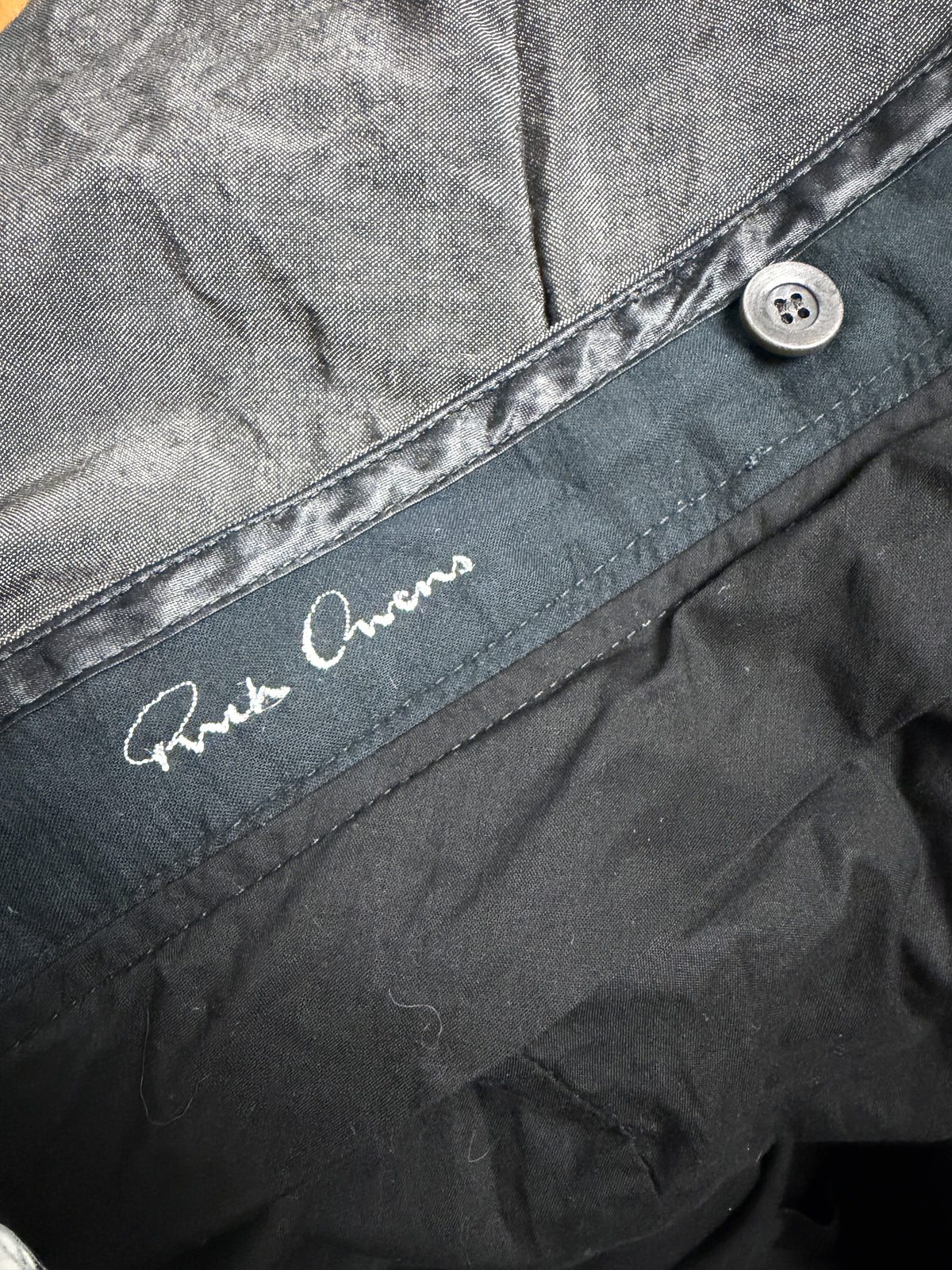 Signature waistband tape