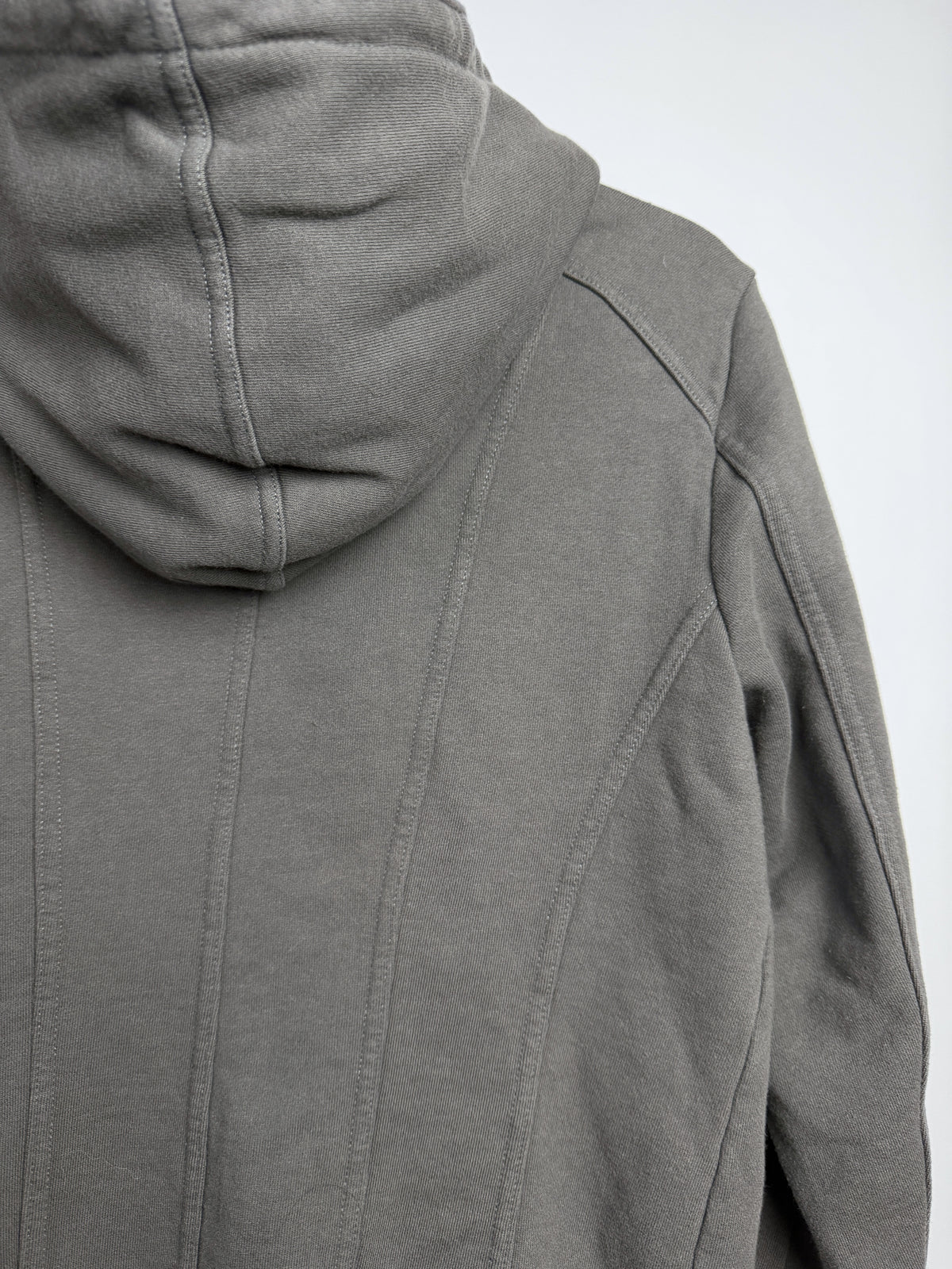 Back, panel seams and hood