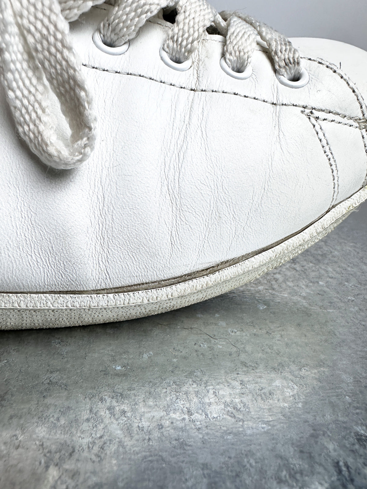 Toe close, scuffing